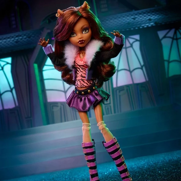 Escoines Koleksiyon Clawdeen Wolf Reproduction Doll With Doll Stand & Accessories 3996366d3977011549