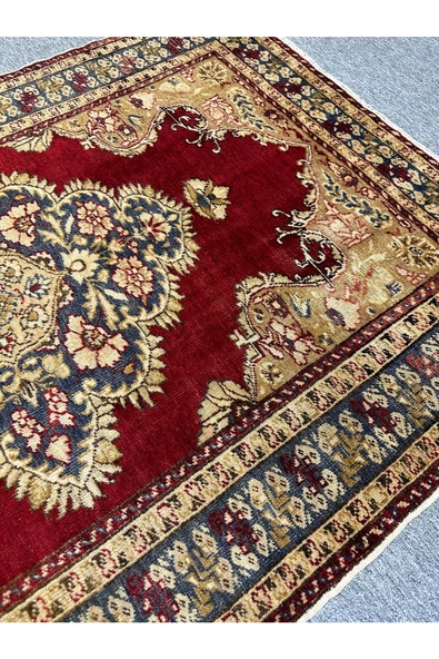 El Dokuması Antika Bürüngüz Halısı 137x195 Kırmızı Göbekli %100 Yün Halı - Resim 3