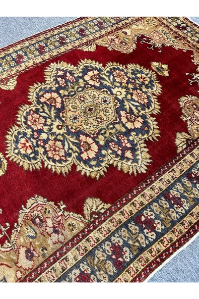 El Dokuması Antika Bürüngüz Halısı 137x195 Kırmızı Göbekli %100 Yün Halı - Resim 2