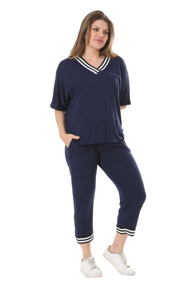 Melsay Butik Lacivert V Yaka Şerit Detaylı Kısa Kollu Beli Lastikli Kapri Takım - 5