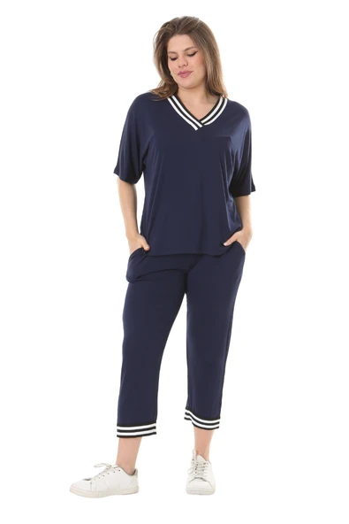 Melsay Butik Lacivert V Yaka Şerit Detaylı Kısa Kollu Beli Lastikli Kapri Takım - Resim 4