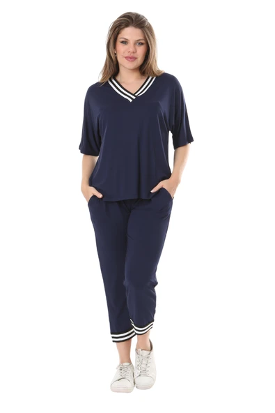 Melsay Butik Lacivert V Yaka Şerit Detaylı Kısa Kollu Beli Lastikli Kapri Takım ürün görseli