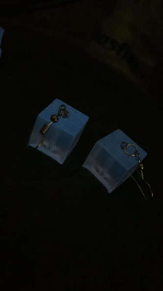 Fosforlu Neon Parlak Mavi Renk Gümüş Aksesuarlı Küpe Küp Şekil El Yapımı Epoksi Hediyelik - Resim 6