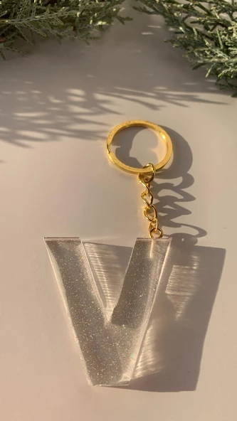 V Harfi Fosforlu Neon Yeşil Renk Parlak Simli Gold Aksesuarlı Anahtarlık El Yapımı Epoksi Hediyelik - Resim 4