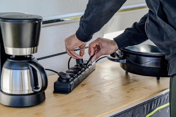 Brennenstuhl IP44 Lisanslı Montajlanabilir 6 Soketli 2 Metre Uzatma Kablolu Dış Mekan Prizi - 3