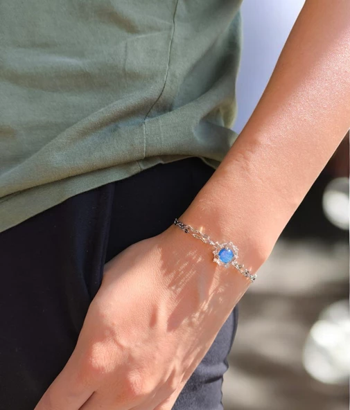 Mavi Taşlı Gümüş Renk Çelik Bileklik, Kararmaz Çelik Takı, Sevgiliye Gümüş Bileklik Hediye - 3