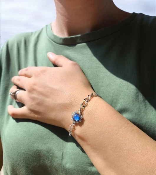 Mavi Taşlı Gümüş Renk Çelik Bileklik, Kararmaz Çelik Takı, Sevgiliye Gümüş Bileklik Hediye - 2