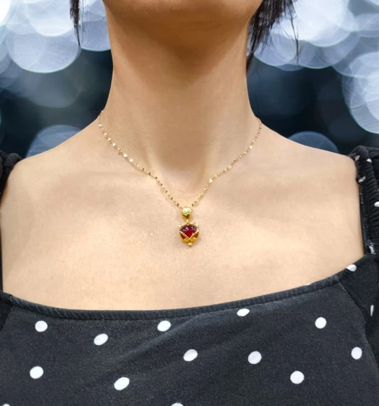 Kırmızı Taşlı Gold Renk Çelik Kolye, 45cm Kararmaz Çelik Takı, Sevgiliye Gold Zincir Kolye Hediye