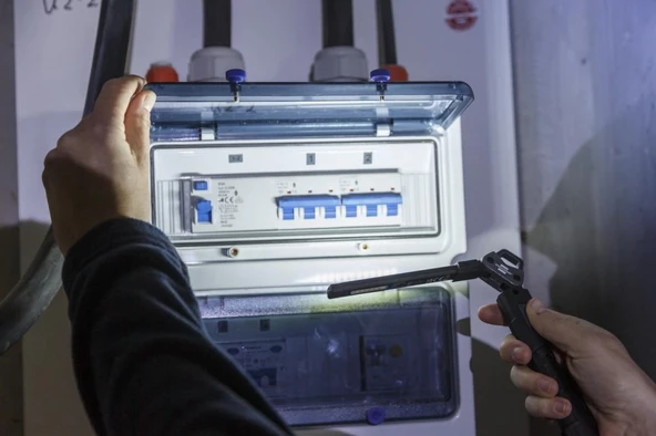 Brennenstuhl Şarjlı 6 Saat Aydınlatma Süreli 400+320 Lümen Kademeli Ayarlanabilir USB-C Şarj Girişli El Feneri - Resim 5