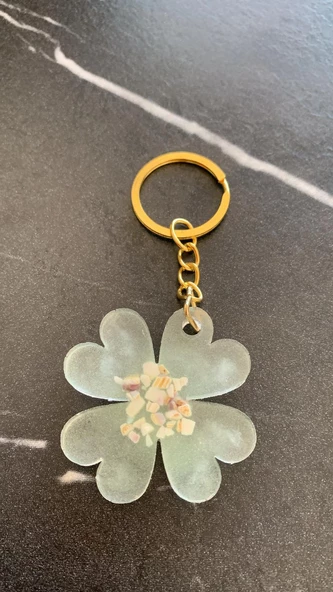 Yonca Şekil Fosforlu Neon Yeşil Renk Deniz Kabuklu Gold Aksesuarlı Anahtarlık El Yapımı Epoksi - Resim 3