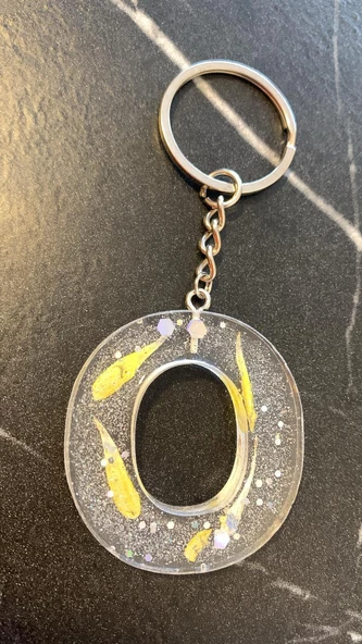 O Harfi Şeffaf Epoksi Simli Kurutulmuş Papatya Yapraklı Gümüş Aksesuarlı Anahtarlık El Yapımı - Resim 2