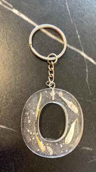 O Harfi Şeffaf Epoksi Simli Kurutulmuş Papatya Yapraklı Gümüş Aksesuarlı Anahtarlık El Yapımı - Resim 4