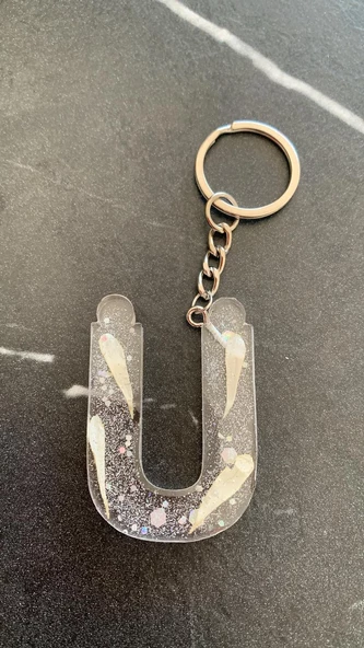 Ü Harfi Şeffaf Epoksi Simli Kurutulmuş Papatya Yapraklı Gümüş Aksesuarlı Anahtarlık El Yapımı - Resim 4