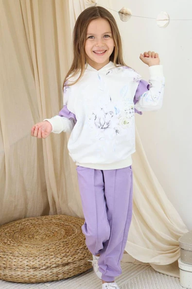 Kız Çocuk Kollarında Fırfır Detayı Üzerinde Gül Çiçek Baskılı Kapüşonlu Lila Eşofman Takım - Resim 5