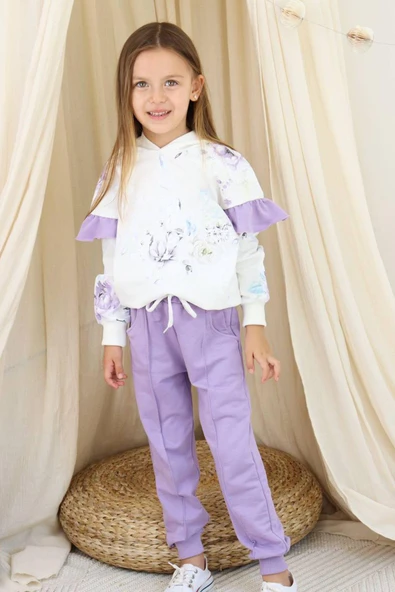 Kız Çocuk Kollarında Fırfır Detayı Üzerinde Gül Çiçek Baskılı Kapüşonlu Lila Eşofman Takım - Resim 3