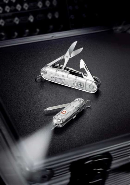 Victorinox 1.3713.T7 Huntsman Çakı - 2