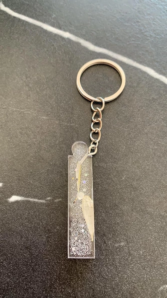 İ Harfi Şeffaf Epoksi Simli Kurutulmuş Papatya Yapraklı Gümüş Aksesuarlı Anahtarlık El Yap - Resim 8