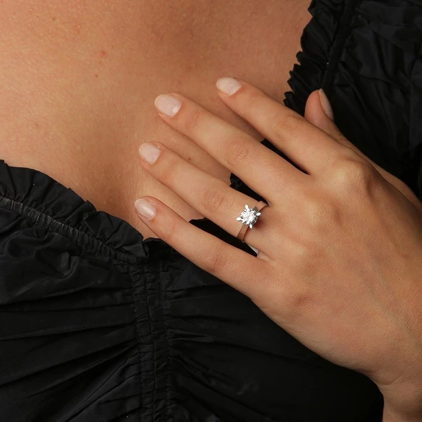 Beyaz Altın Tektaş Yüzük