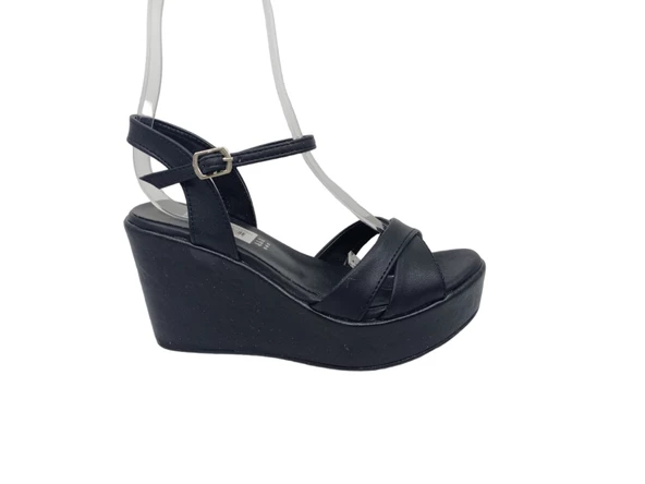 Zerhan 405 Kadın Siyah Dolgu Topuk Sandalet Ayakkabı